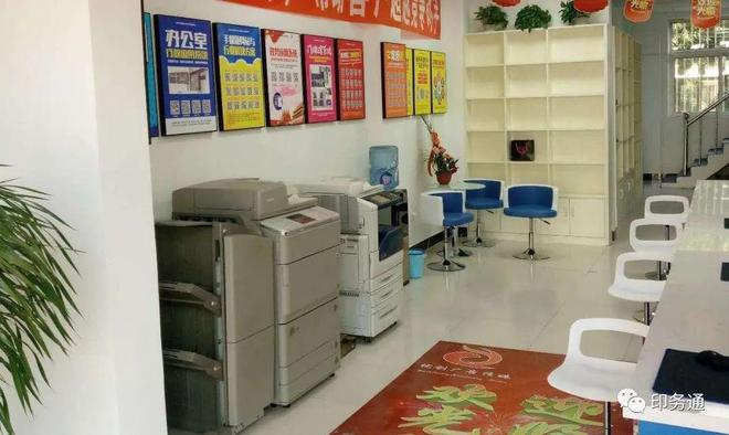 街边广告图文店年入百万 不锈钢、喷绘与发光字成就财富密码